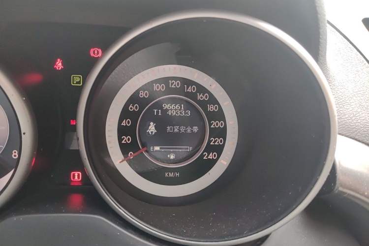 Used Bestune X80 2016 2.0L automatic Comfort trim level Odometer Close Up