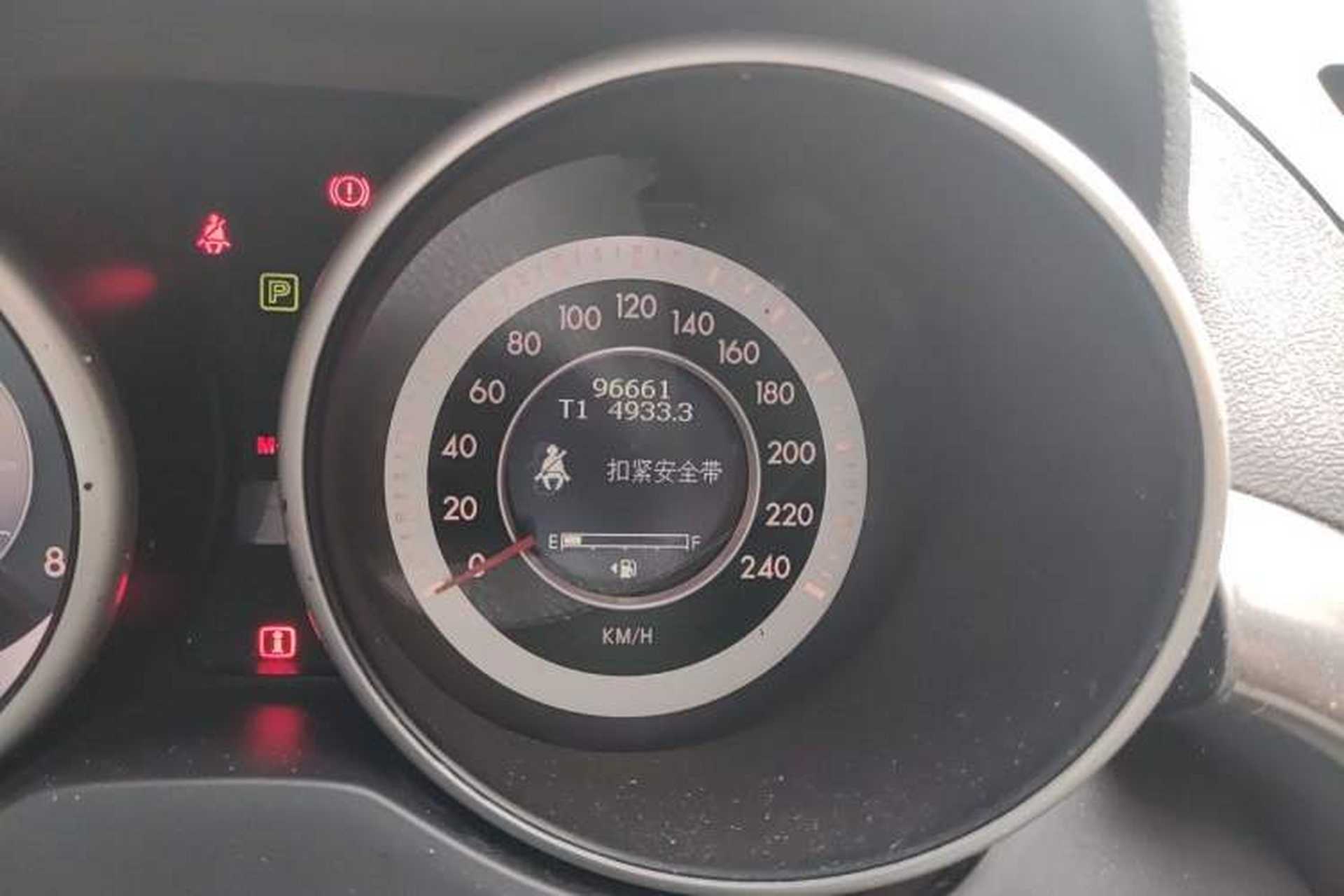 Used Bestune X80 2016 2.0L automatic Comfort trim level Odometer Close Up