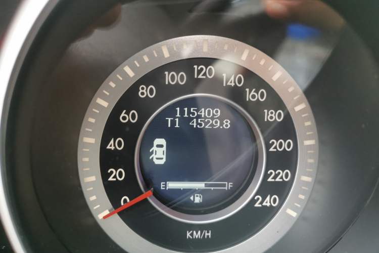 Used Bestune X80 2016 2.0L automatic Comfort trim level Odometer Close Up