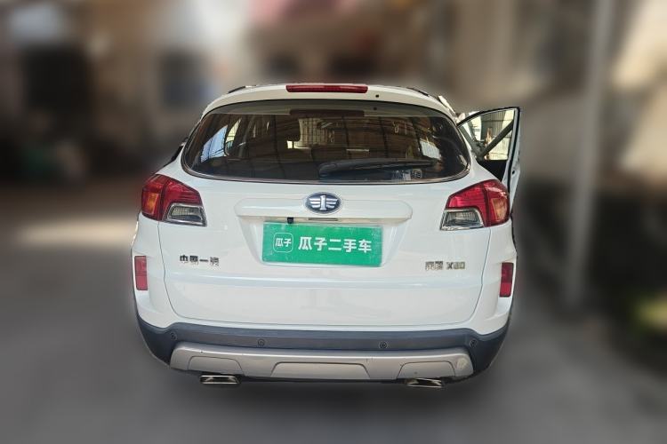 Used Bestune X80 2016 2.0L automatic Comfort trim level Rear