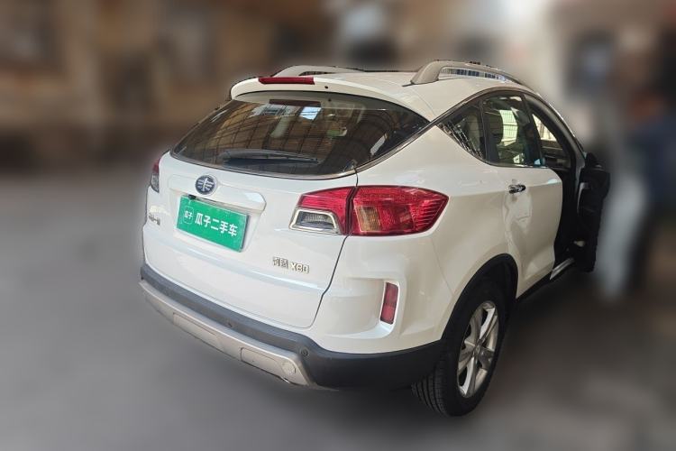 Used Bestune X80 2016 2.0L automatic Comfort trim level Rear Right 45 Deg