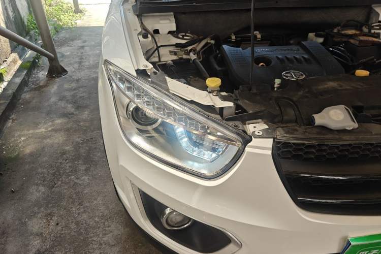 Used Bestune X80 2016 2.0L automatic Comfort trim level Right Front Headlight