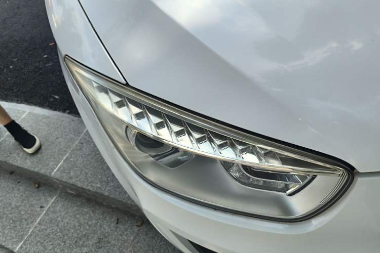 Used Bestune X80 2016 2.0L automatic Comfort trim level Right Front Headlight