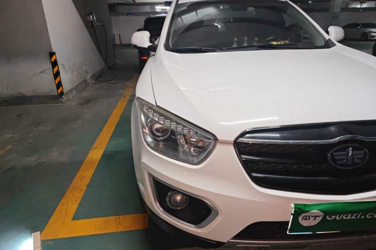 Used Bestune X80 2016 2.0L manual Comfort trim level Right Front Headlight