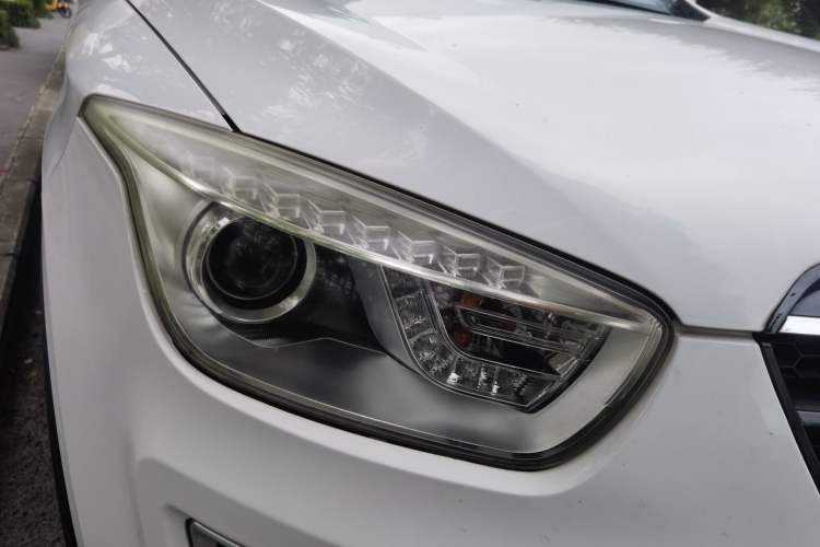 Used Bestune X80 2016 1.8T Automatic Luxury Model Right Front Headlight