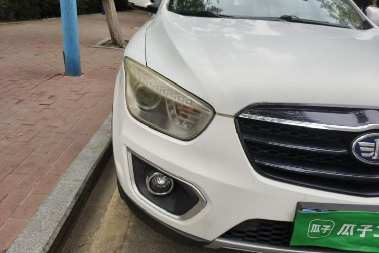 Used Bestune X80 2016 1.8T automatic comfort version Right Front Headlight