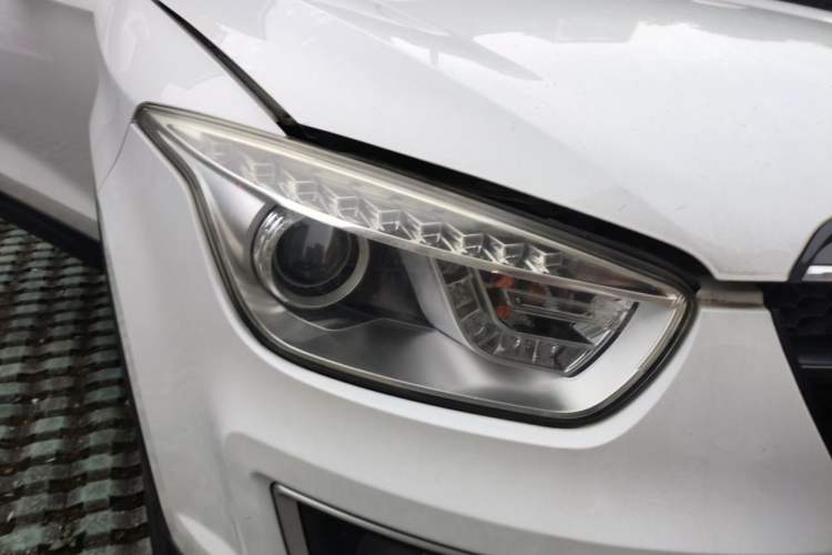 Used Bestune X80 2016 2.0L automatic Comfort trim level Right Front Headlight