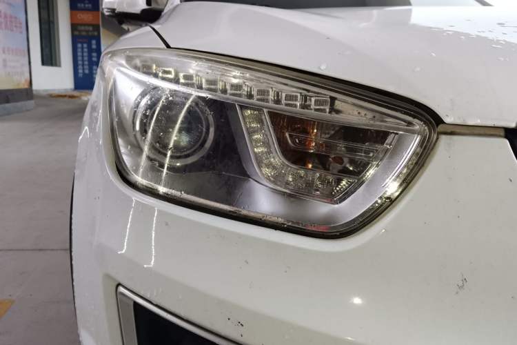 Used Bestune X80 2016 2.0L automatic Comfort trim level Right Front Headlight