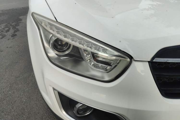 Used Bestune X80 2016 2.0L automatic Comfort trim level Right Front Headlight