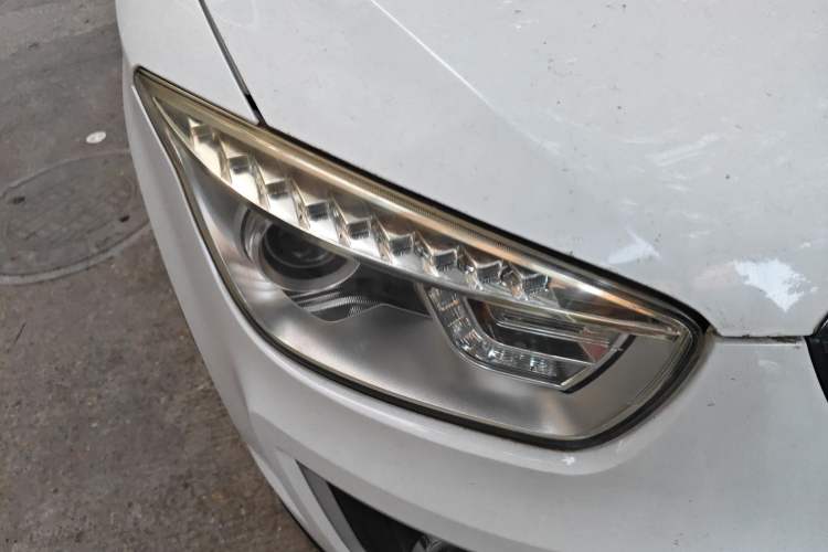 Used Bestune X80 2016 2.0L automatic Comfort trim level Right Front Headlight