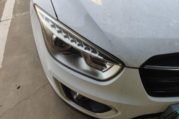 Used Bestune X80 2016 2.0L manual Comfort trim level Right Front Headlight