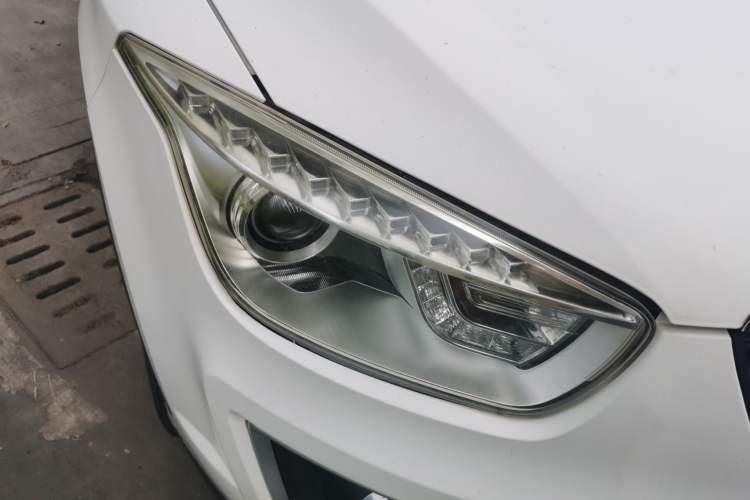 Used Bestune X80 2016 2.0L automatic Comfort trim level Right Front Headlight