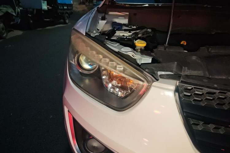 Used Bestune X80 2016 2.0L automatic Comfort trim level Right Front Headlight