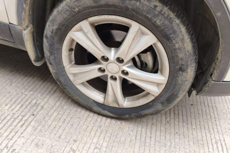 Used Bestune X80 2016 2.0L automatic Comfort trim level Right Front Wheel Hub