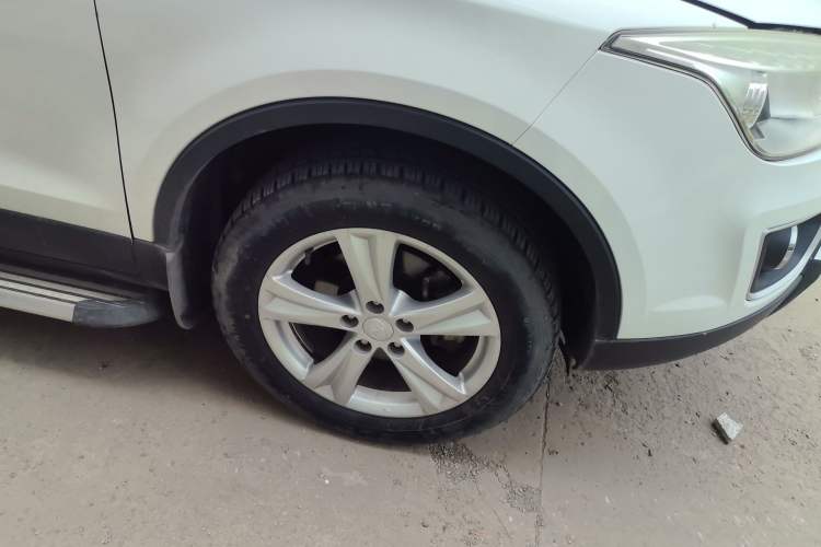Used Bestune X80 2016 2.0L manual base trim Right Front Wheel Hub