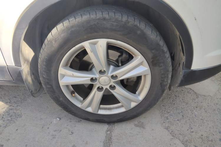 Used Bestune X80 2016 2.0L manual Comfort trim level Right Front Wheel Hub