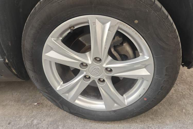 Used Bestune X80 2016 2.0L automatic Comfort trim level Right Front Wheel Hub