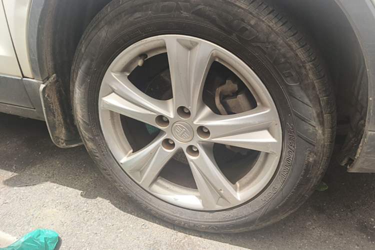 Used Bestune X80 2016 1.8T Automatic Luxury Model Right Front Wheel Hub
