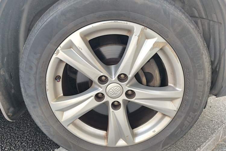 Used Bestune X80 2016 2.0L automatic Comfort trim level Right Front Wheel Hub