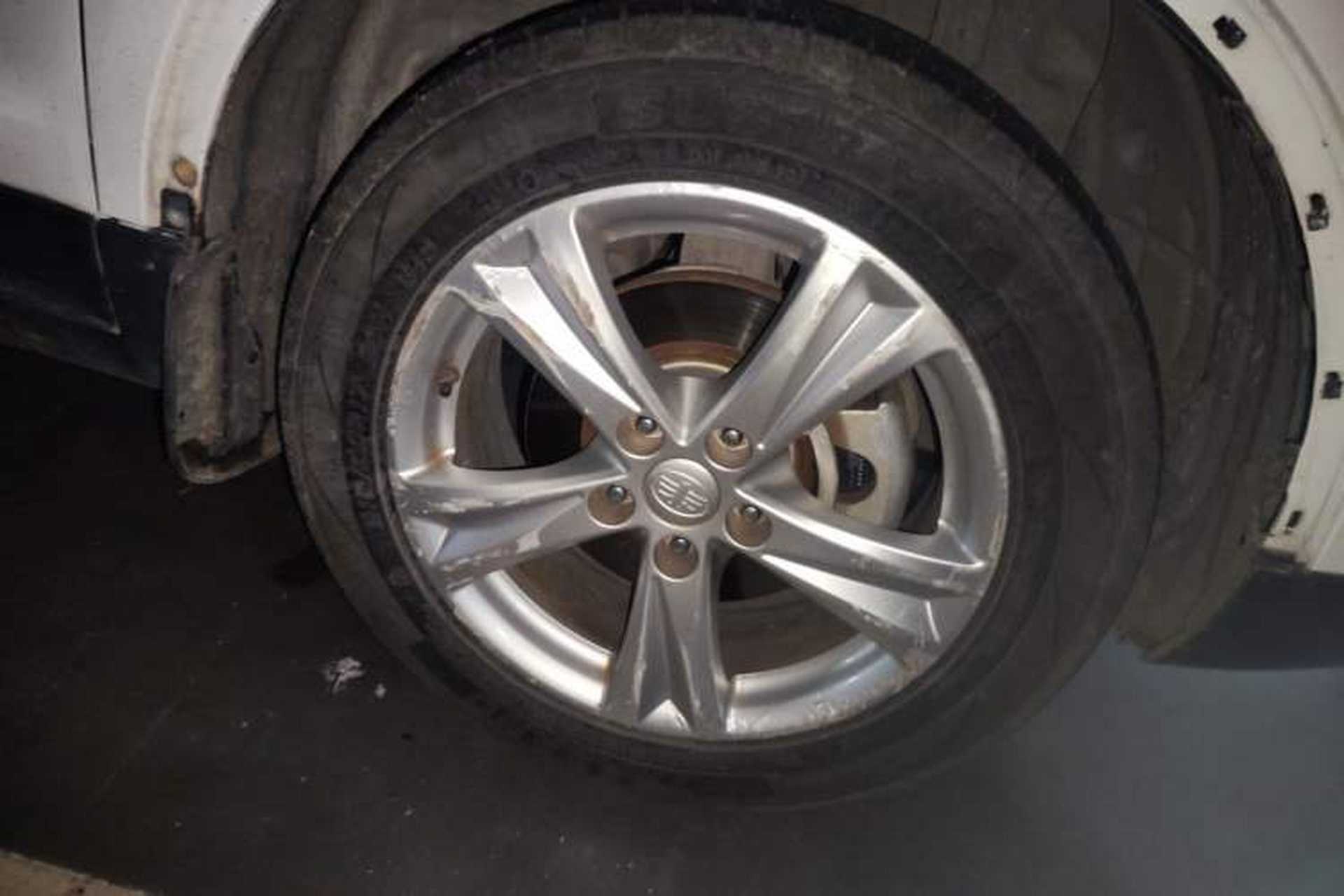 Used Bestune X80 2016 2.0L automatic Comfort trim level Right Front Wheel Hub