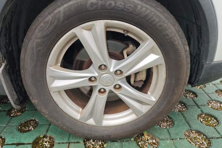 Used Bestune X80 2016 2.0L automatic Comfort trim level Right Front Wheel Hub