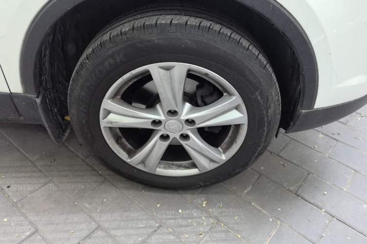 Used Bestune X80 2016 2.0L automatic Comfort trim level Right Front Wheel Hub