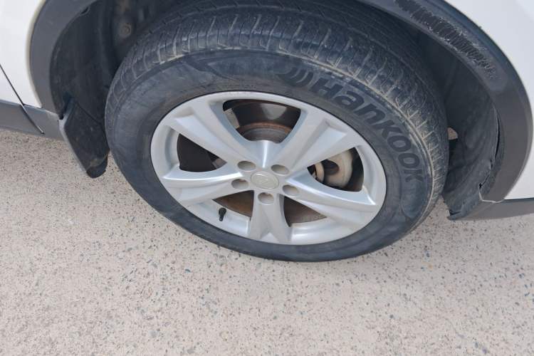 Used Bestune X80 2016 2.0L manual Comfort trim level Right Front Wheel Hub