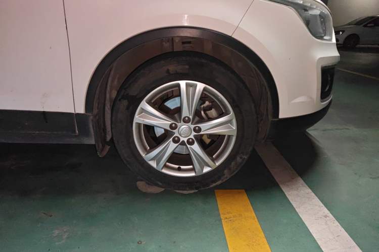 Used Bestune X80 2016 2.0L manual Comfort trim level Right Front Wheel Hub