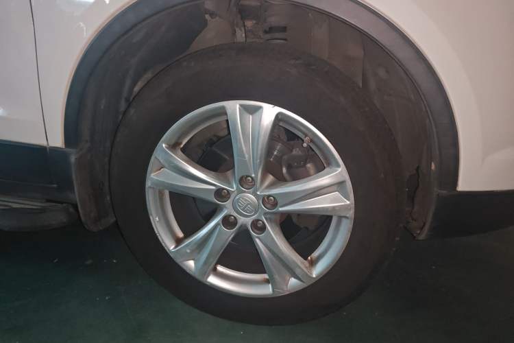Used Bestune X80 2016 2.0L automatic Comfort trim level Right Front Wheel Hub