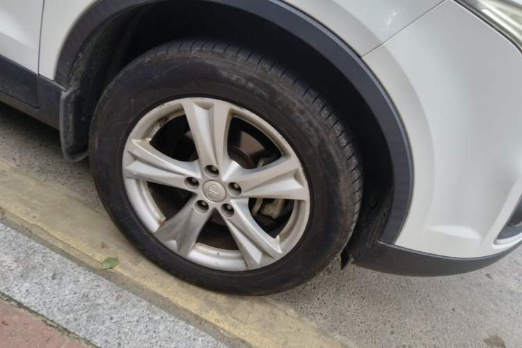 Used Bestune X80 2016 1.8T automatic comfort version Right Front Wheel Hub