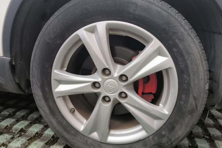 Used Bestune X80 2016 2.0L automatic Comfort trim level Right Front Wheel Hub