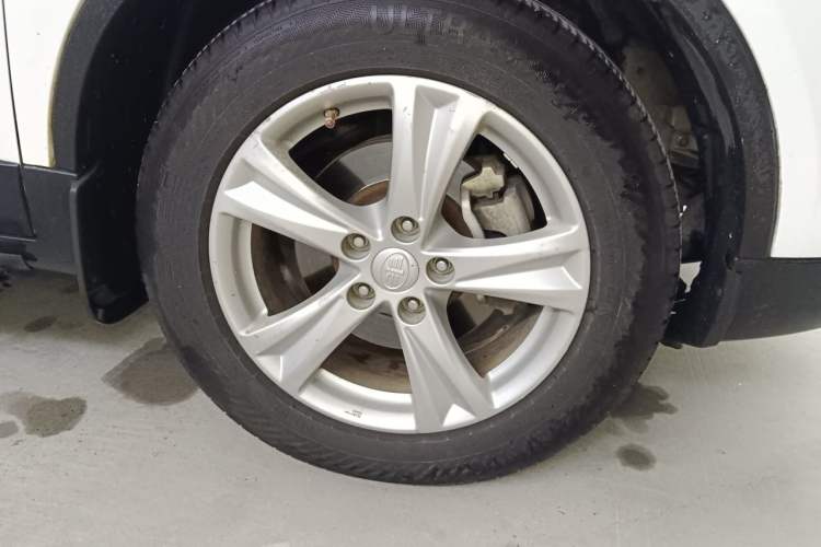 Used Bestune X80 2016 2.0L automatic Comfort trim level Right Front Wheel Hub