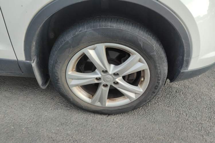 Used Bestune X80 2016 2.0L automatic Comfort trim level Right Front Wheel Hub