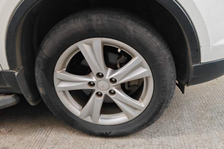 Used Bestune X80 2016 2.0L automatic Comfort trim level Right Front Wheel Hub