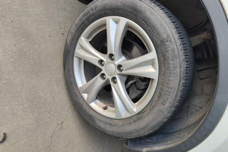 Used Bestune X80 2016 2.0L manual Comfort trim level Right Front Wheel Hub