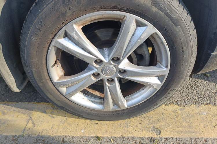 Used Bestune X80 2016 2.0L Automatic Luxury Model Right Front Wheel Hub