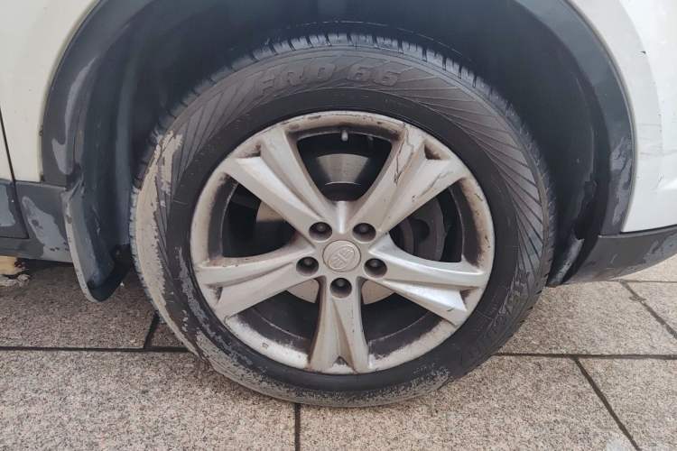 Used Bestune X80 2016 2.0L automatic Comfort trim level Right Front Wheel Hub