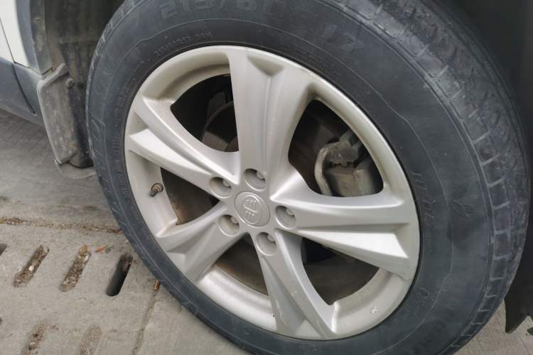Used Bestune X80 2016 2.0L automatic Comfort trim level Right Front Wheel Hub