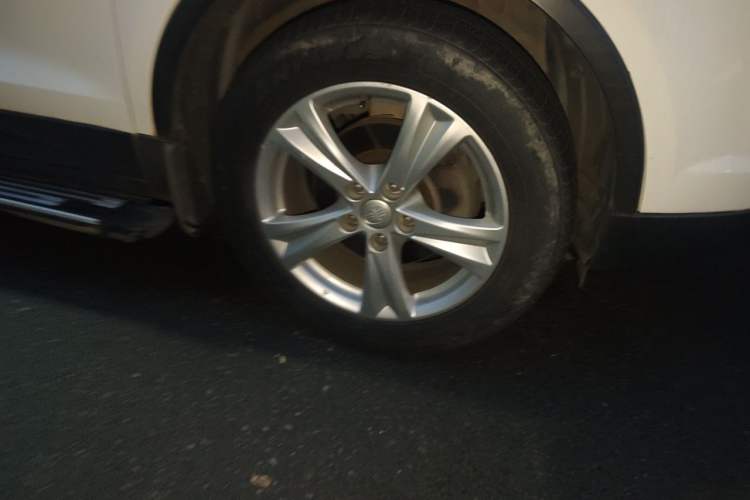 Used Bestune X80 2016 2.0L automatic Comfort trim level Right Front Wheel Hub