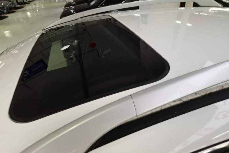 Used Bestune X80 2016 2.0L Automatic Luxury Model Roof