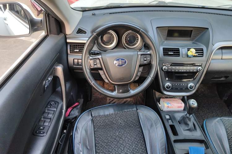 Used Bestune X80 2016 2.0L manual Comfort trim level Steering Wheel
