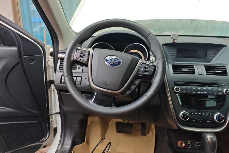 Used Bestune X80 2016 2.0L automatic Comfort trim level Steering Wheel