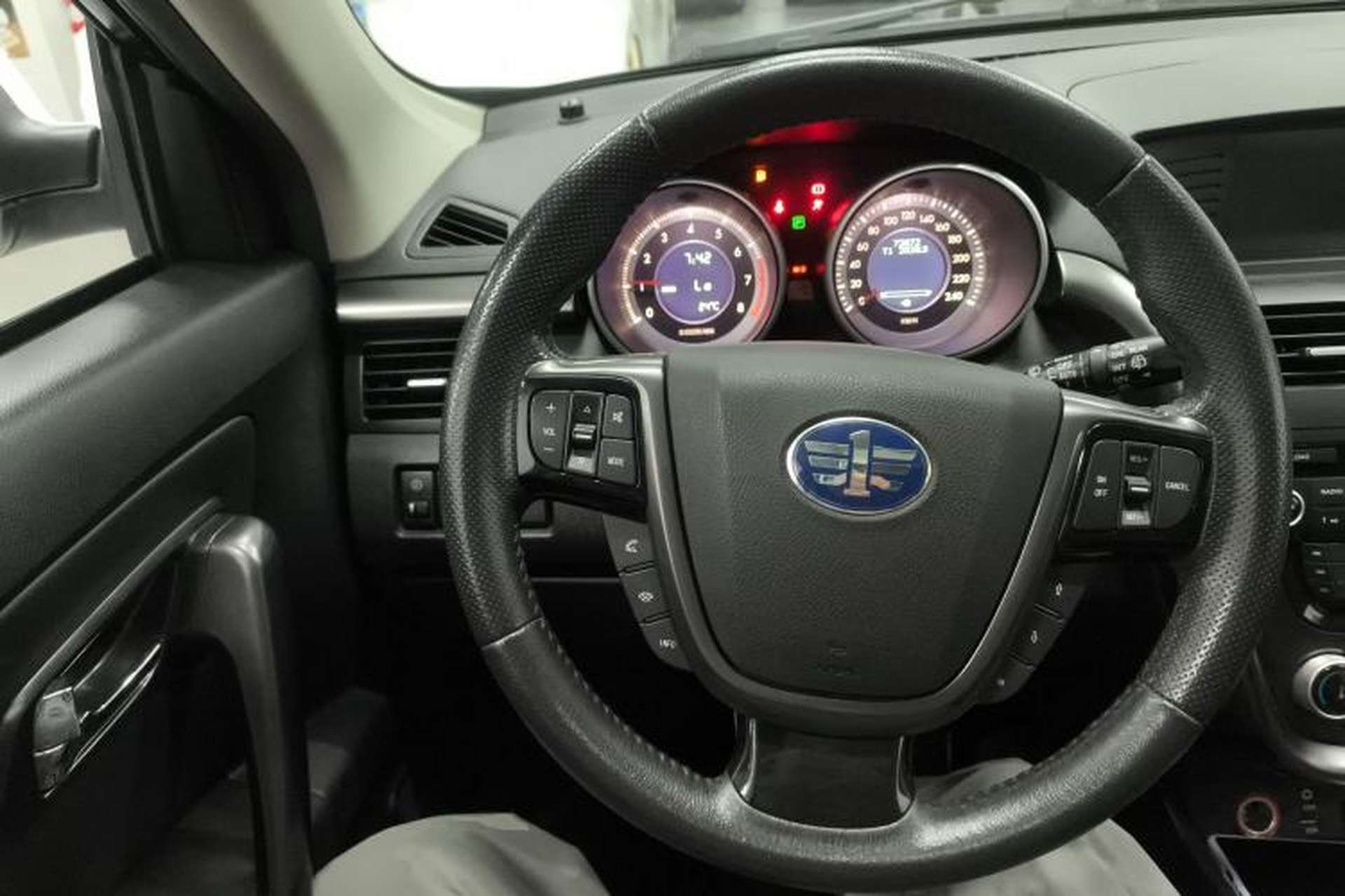 Used Bestune X80 2016 2.0L Automatic Luxury Model Steering Wheel