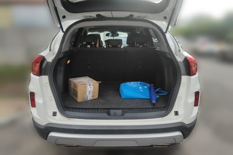 Used Bestune X80 2016 2.0L automatic Comfort trim level Trunk