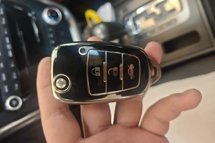 Used Bestune X80 2016 2.0L automatic Comfort trim level Vehicle Key
