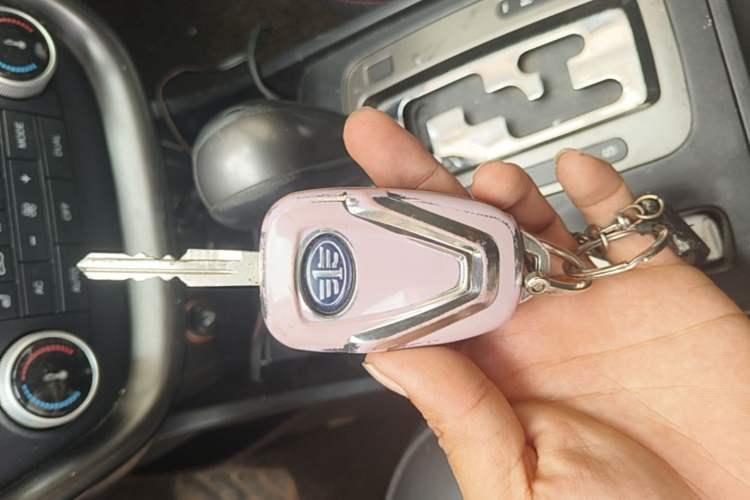 Used Bestune X80 2016 1.8T Automatic Luxury Model Vehicle Key