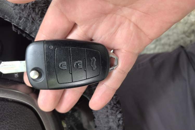 Used Bestune X80 2016 2.0L automatic Comfort trim level Vehicle Key