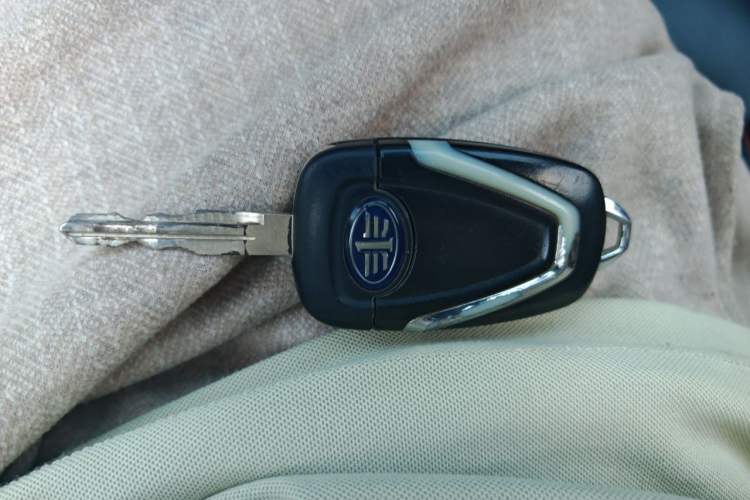 Used Bestune X80 2016 2.0L manual Comfort trim level Vehicle Key