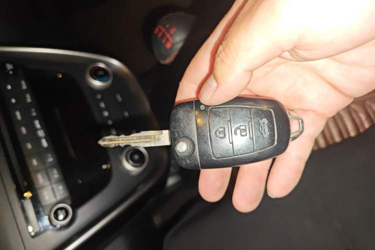 Used Bestune X80 2016 2.0L manual Comfort trim level Vehicle Key