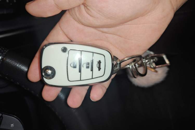Used Bestune X80 2016 2.0L automatic Comfort trim level Vehicle Key